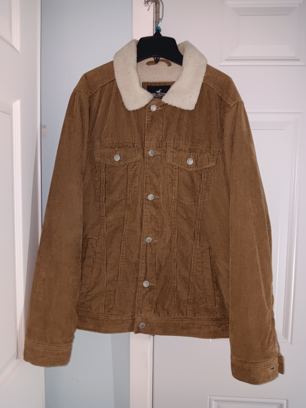 Hollister Men's Tan Corduroy Jacket with Cream Sherpa Collar